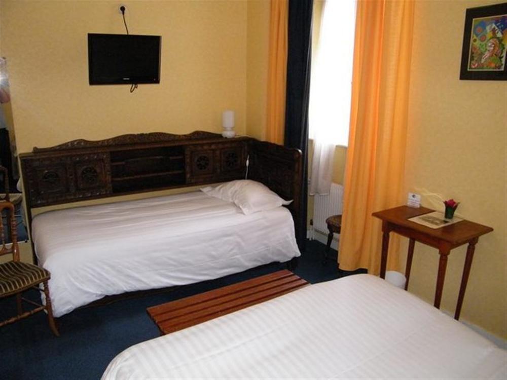 Hotel Balzac à Fougères Extérieur photo