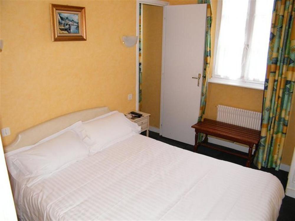 Hotel Balzac à Fougères Extérieur photo