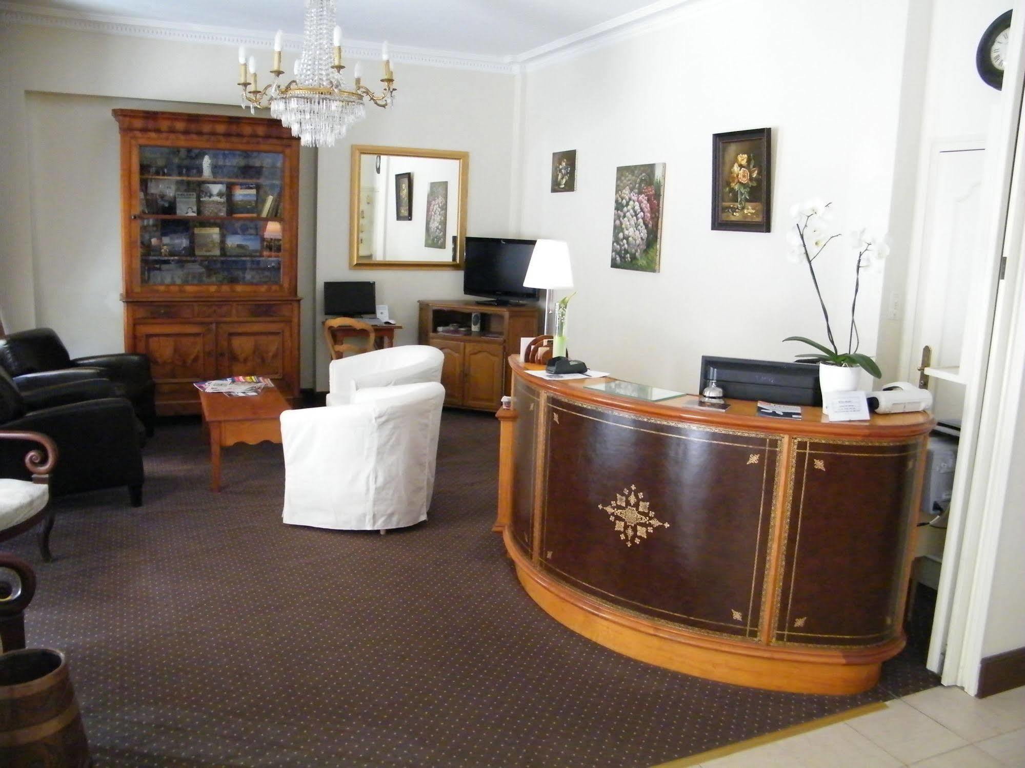 Hotel Balzac à Fougères Extérieur photo