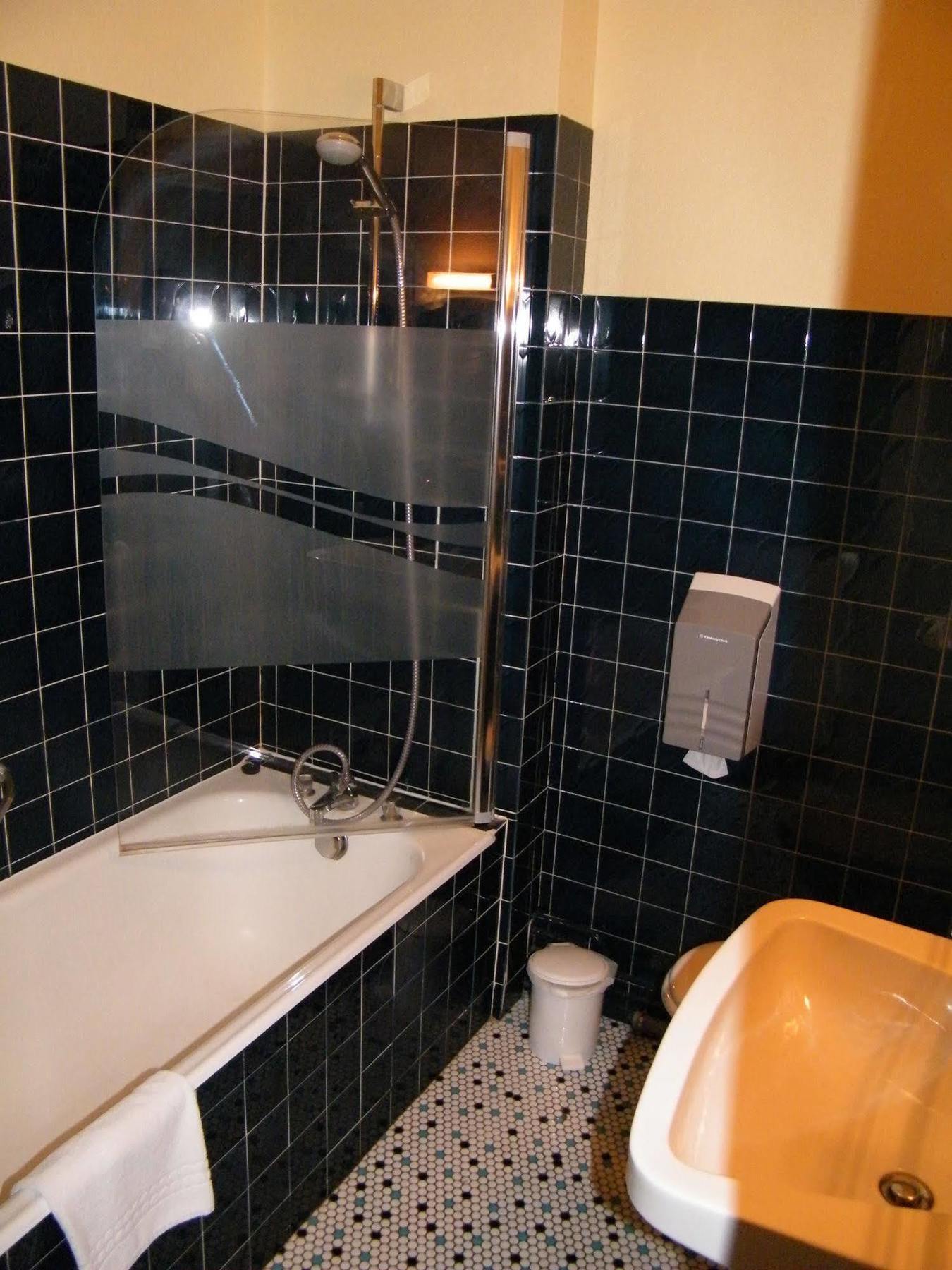 Hotel Balzac à Fougères Extérieur photo