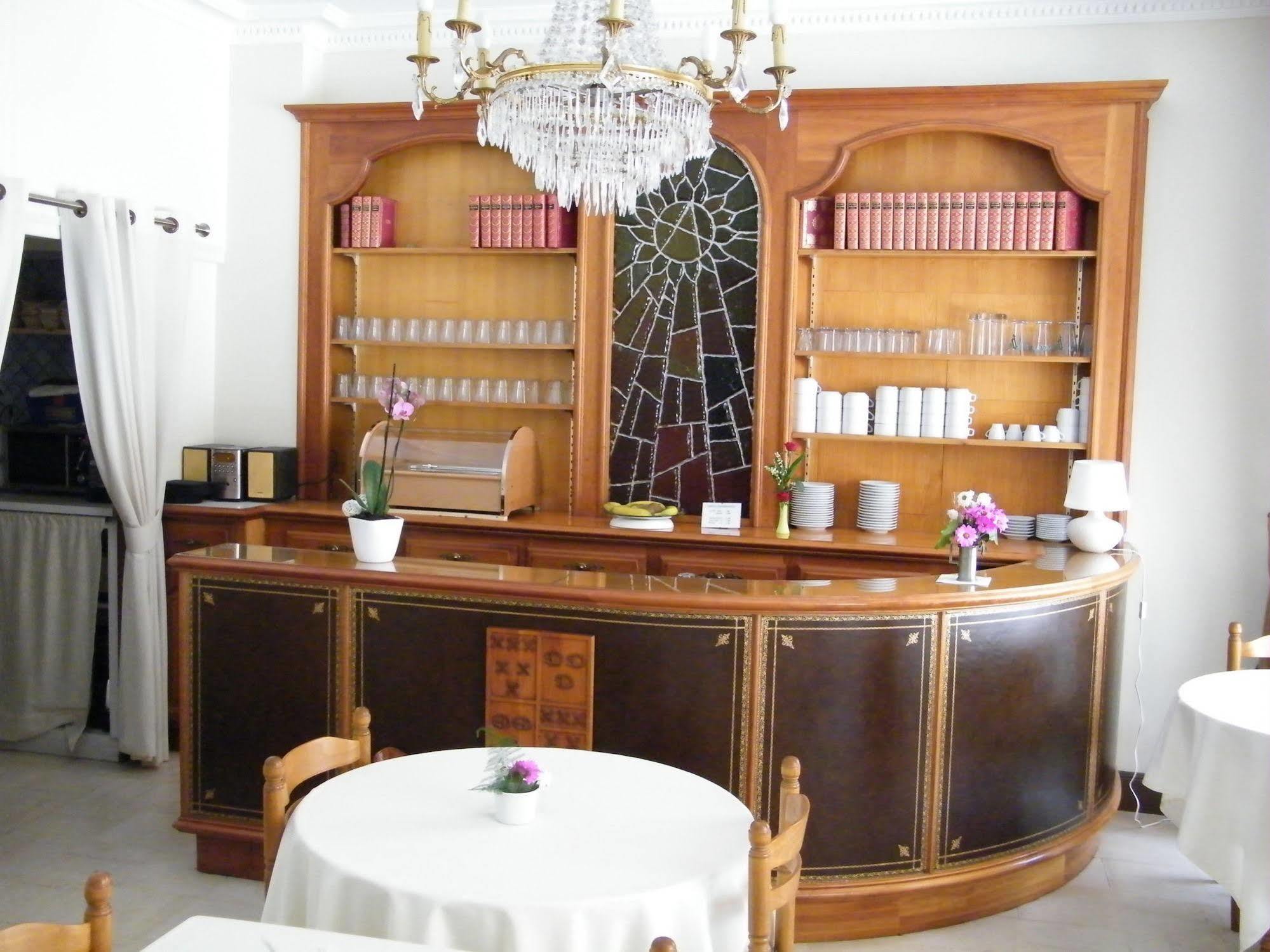 Hotel Balzac à Fougères Extérieur photo